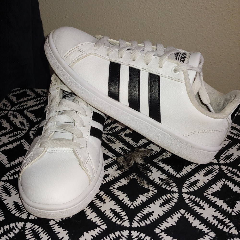 Women's 6 1\2 Adidas shoes